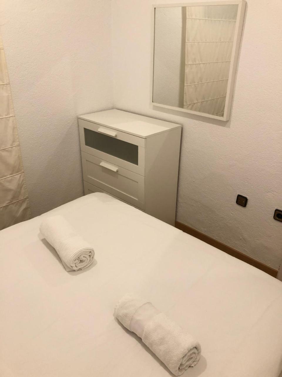 New! Apartment In Sarria Near Metro Barcellona Esterno foto